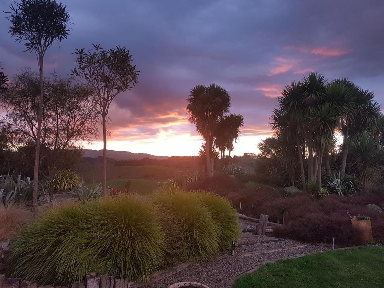 Above The River Karapiro Bed & Breakfast Bagian luar foto