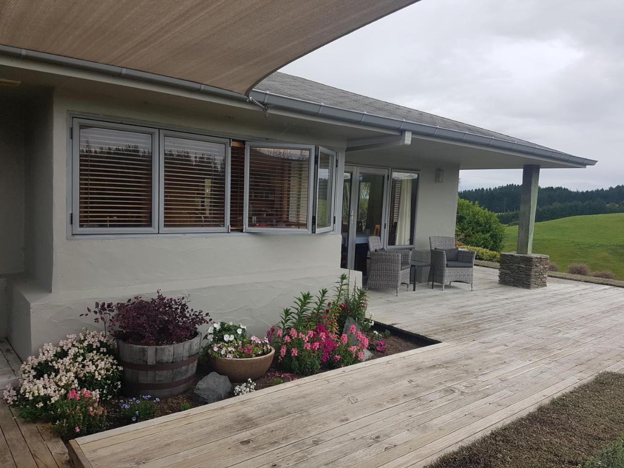 Above The River Karapiro Bed & Breakfast Bagian luar foto