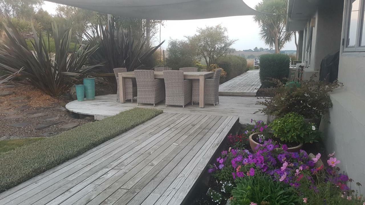 Above The River Karapiro Bed & Breakfast Bagian luar foto